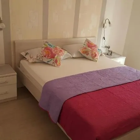In With Terrace, Air Conditioning, Wi-fi, Dishwasher