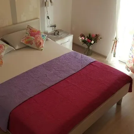 In With Terrace, Air Conditioning, Wi-fi, Dishwasher *