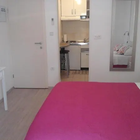Apartment In With Terrace, Air Conditioning, Wi-fi, Dishwasher