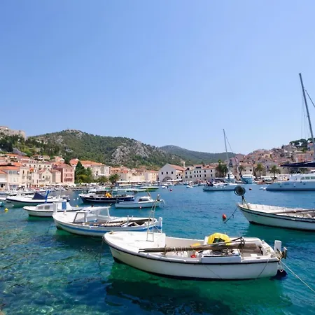 In With Terrace, Air Conditioning, Wi-fi, Dishwasher Hvar Town