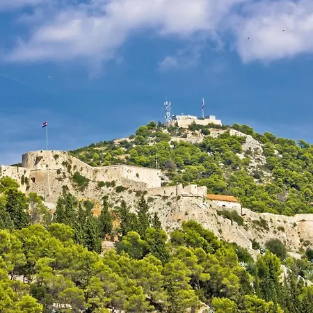 Apartment In With Terrace, Air Conditioning, Wi-fi, Dishwasher *